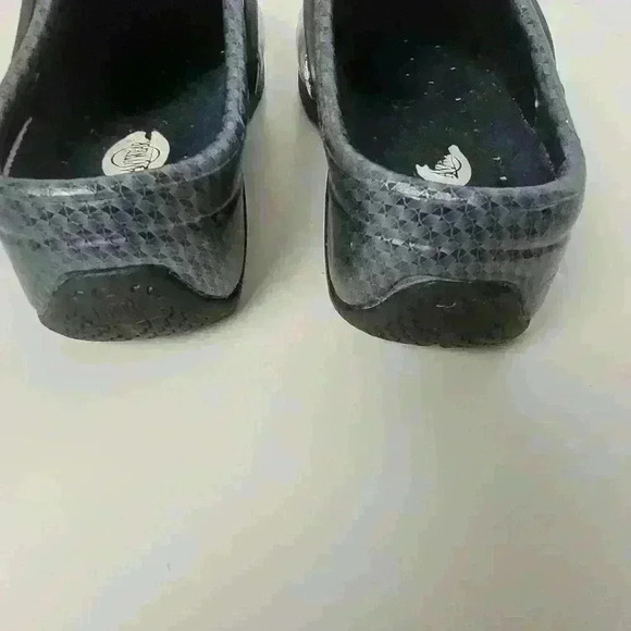 Anywear slip resistant comfy work clogs black Sz10 - Picture 8 of 9